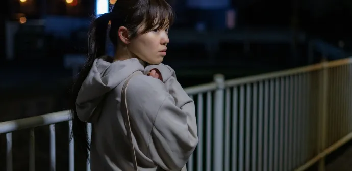 知らない人からつきまとわれている。つきまといを辞めさせたい。